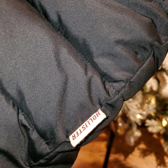 Hollister Women's Long Puffer Jacket With Faux Fur Trimmed Hood - Picture 6 of 9